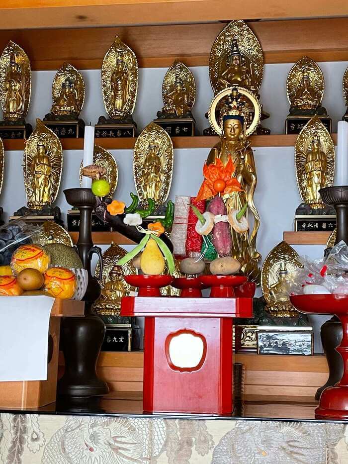 再建歴　明治３０年（1897）第２０世憐空愍瑞上人代
　　　　平成１１年（1999）第２３世議空一陽上人代
西国３３所観音霊場のご本尊をお祀りしています。
古来より願い事を叶えてくださる霊験あらたかな観音様と慕われています。