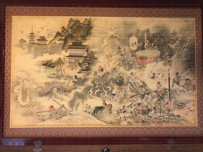 地獄・餓鬼・畜生・修羅・人間・天界の六道を輪廻する私たちの姿を、迫力ある絵図で表現しています。

源信僧都が著された「往生要集」に基づき、象徴的に描かれています。
昭和３年から約一世紀にわたり、本堂内に現物を掲げ、地域の皆に戒めを伝えています。南方熊楠氏と交流のあった、川島草堂画伯の大作です。

ご希望のお方には、絵説きをさせていただきます（※事前連絡要）。
